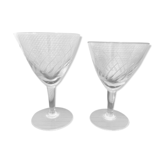 2 verres à vin en verre gravé 9 cl et 6 cl