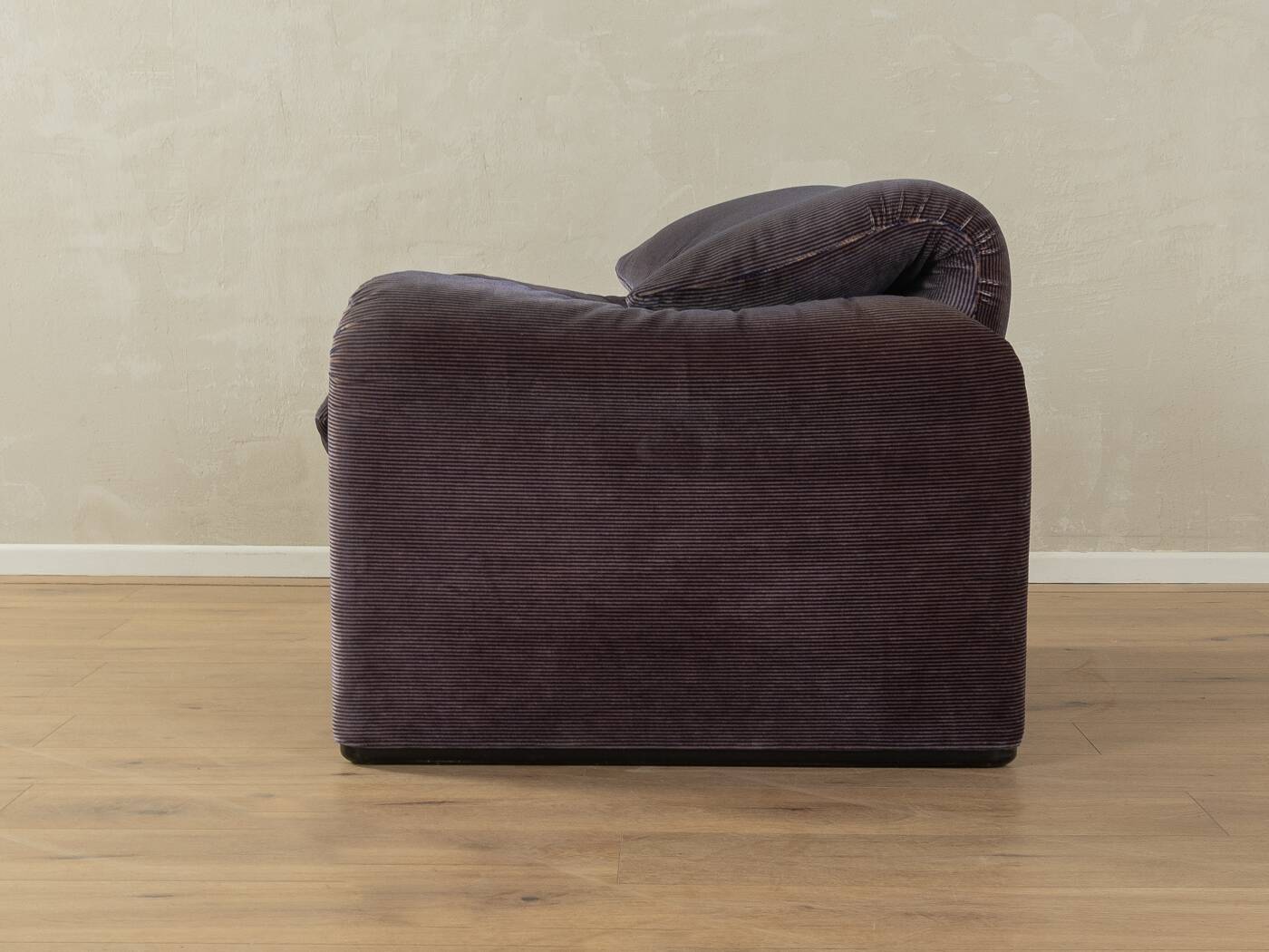 "675 MARALUNGA" armchair