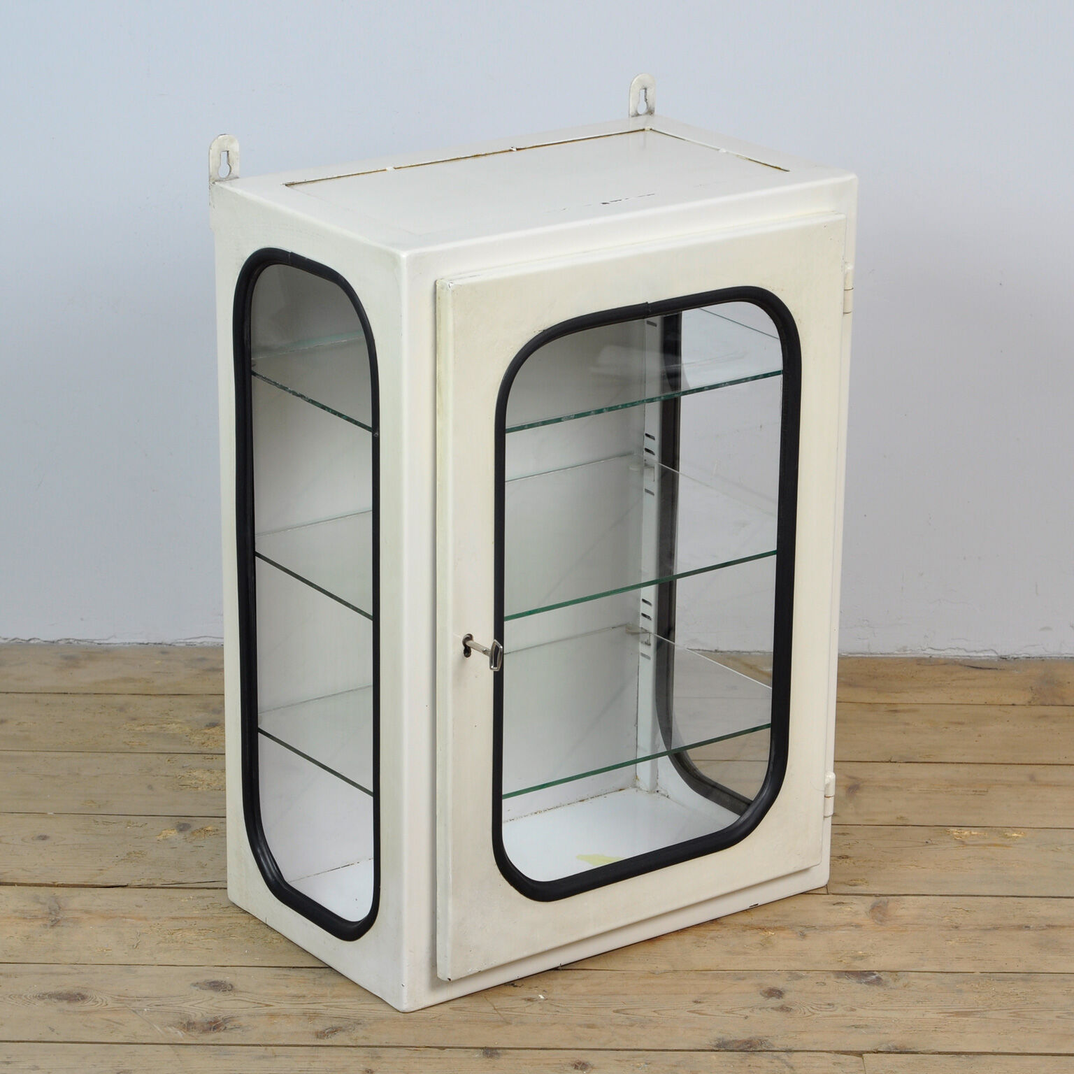 Armoire à pharmacie d’hôpital vintage années 1970
