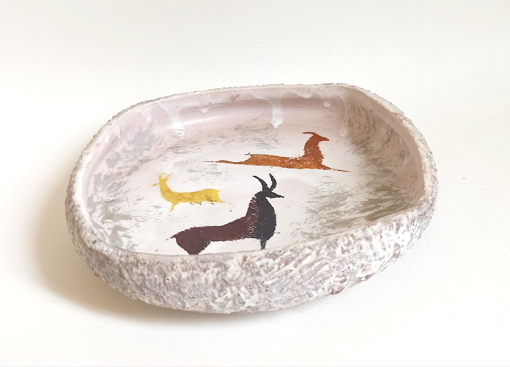 Vide poche en céramique motifs rupestres années 60