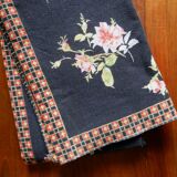 Black tablecloth with bouquets of roses