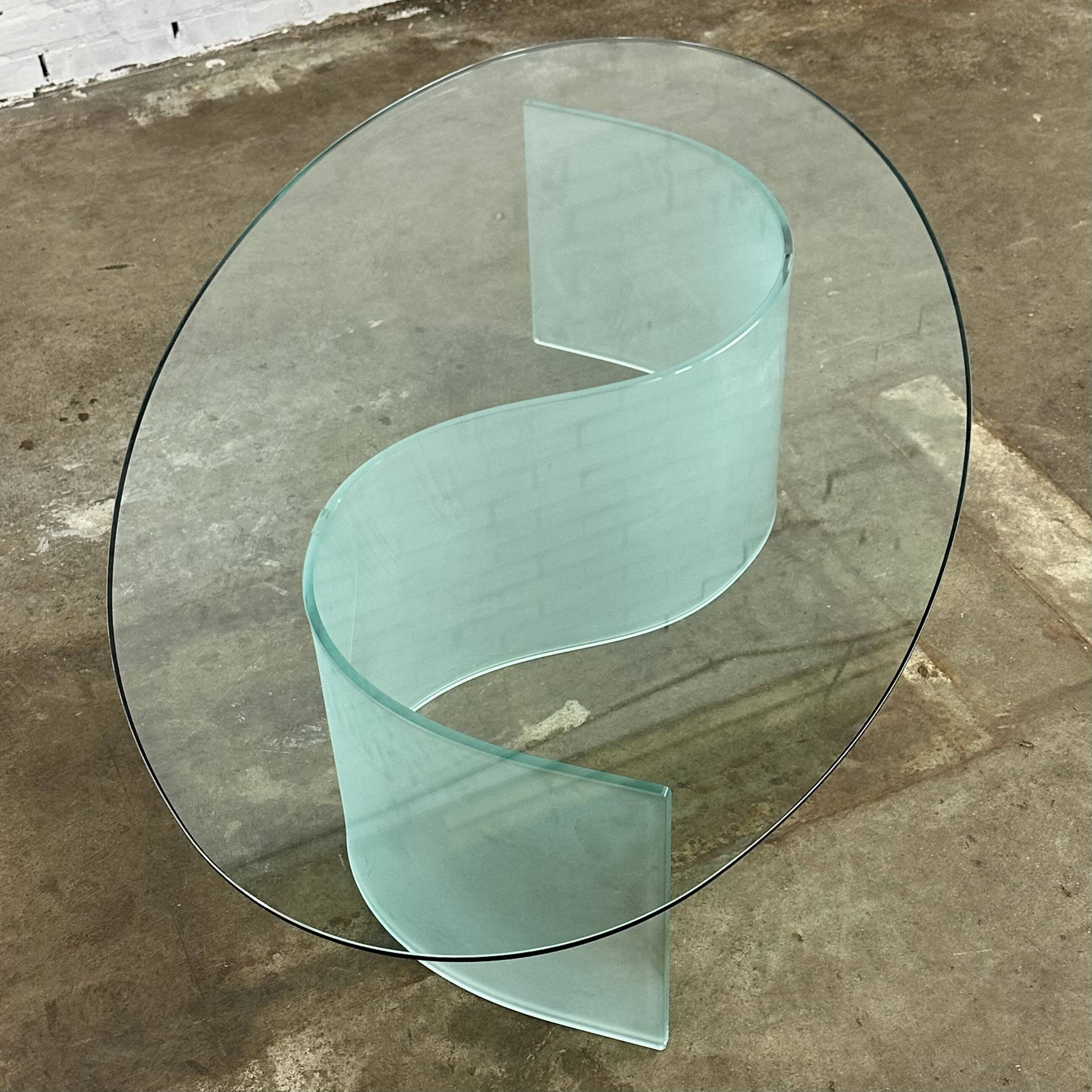 Table basse ovale en verre avec pied en forme de vague
