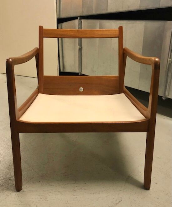 Fauteuil en teck danois du milieu du siècle par Ole Wanscher FD-109