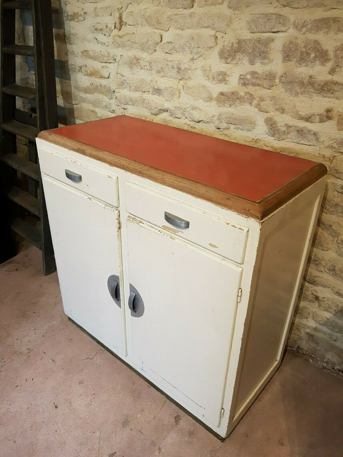 Old buffet two-door white mado