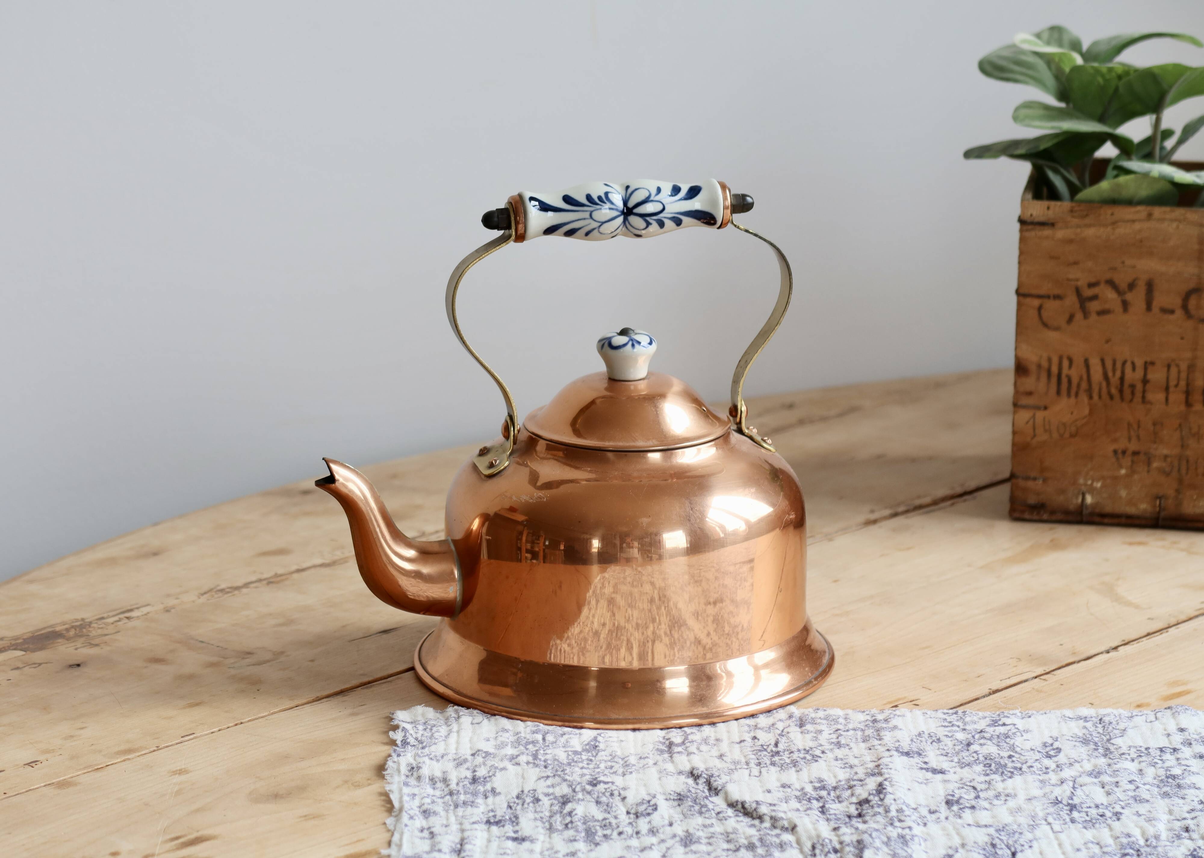 Vintage kettle in copper and ceramic