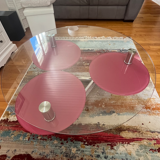 Table basse en verre et pieds chromé