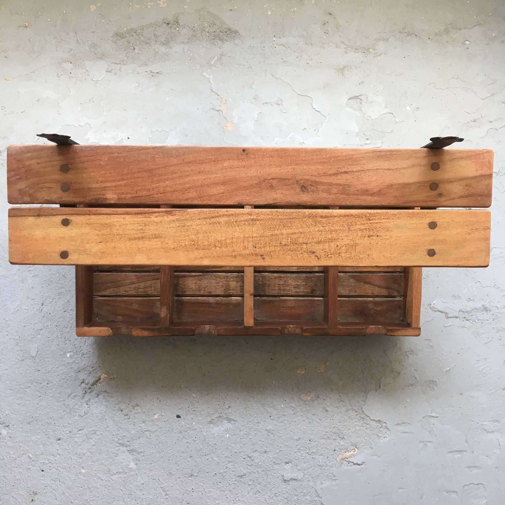 Étagère pour verres et couverts