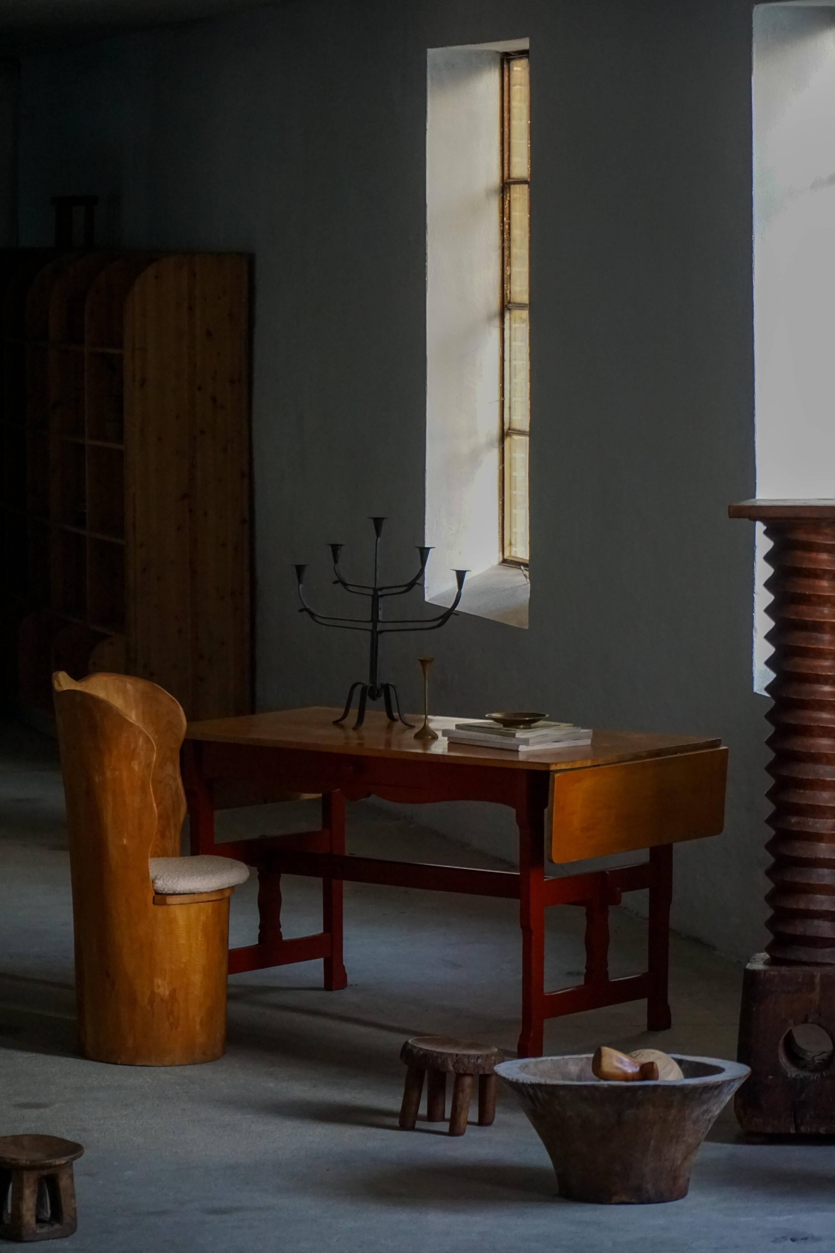 Scandinavian extendable table for writing or dining with a drawer, early 20th century.