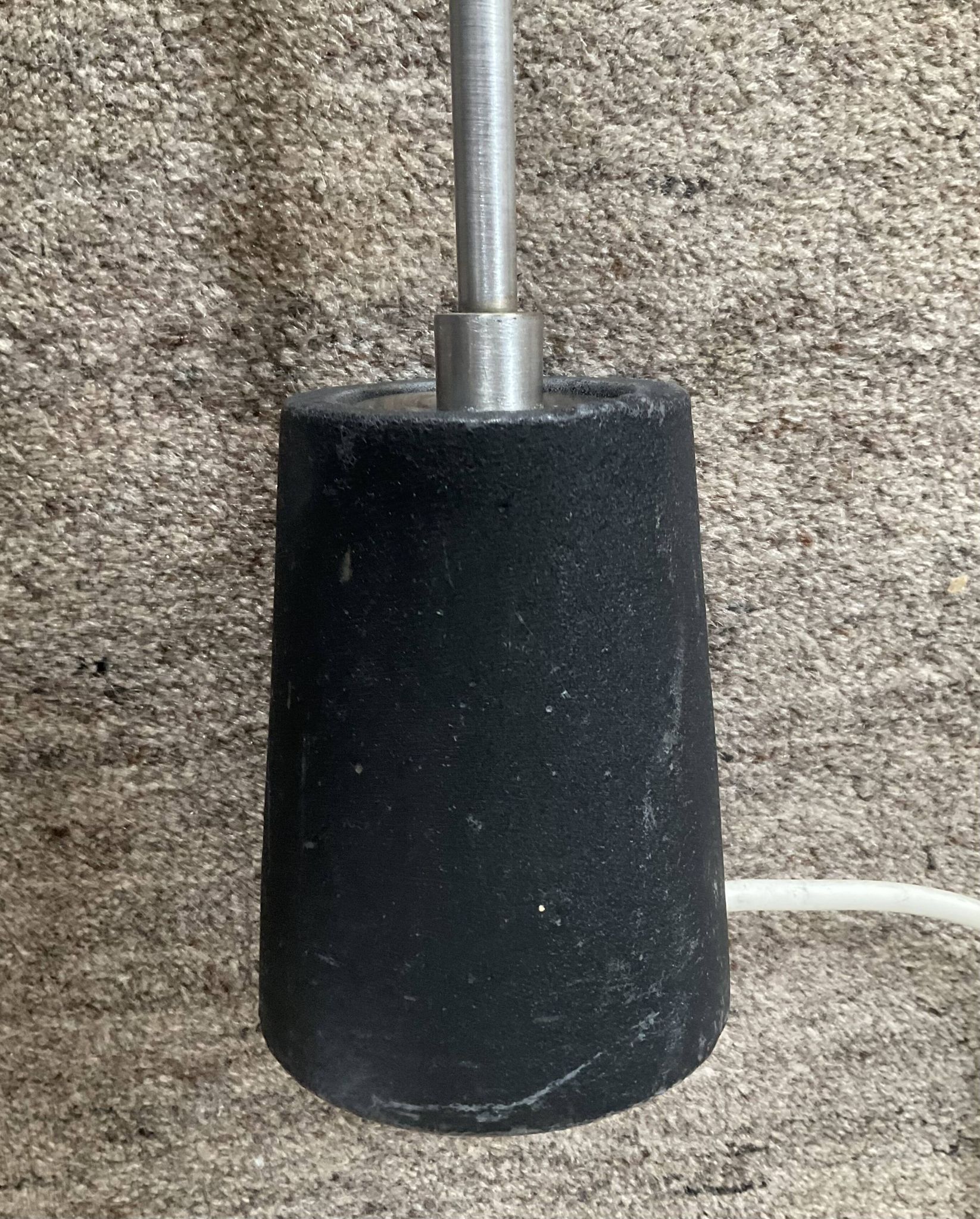 Lampadaire minimaliste en fonte et métal chromé
