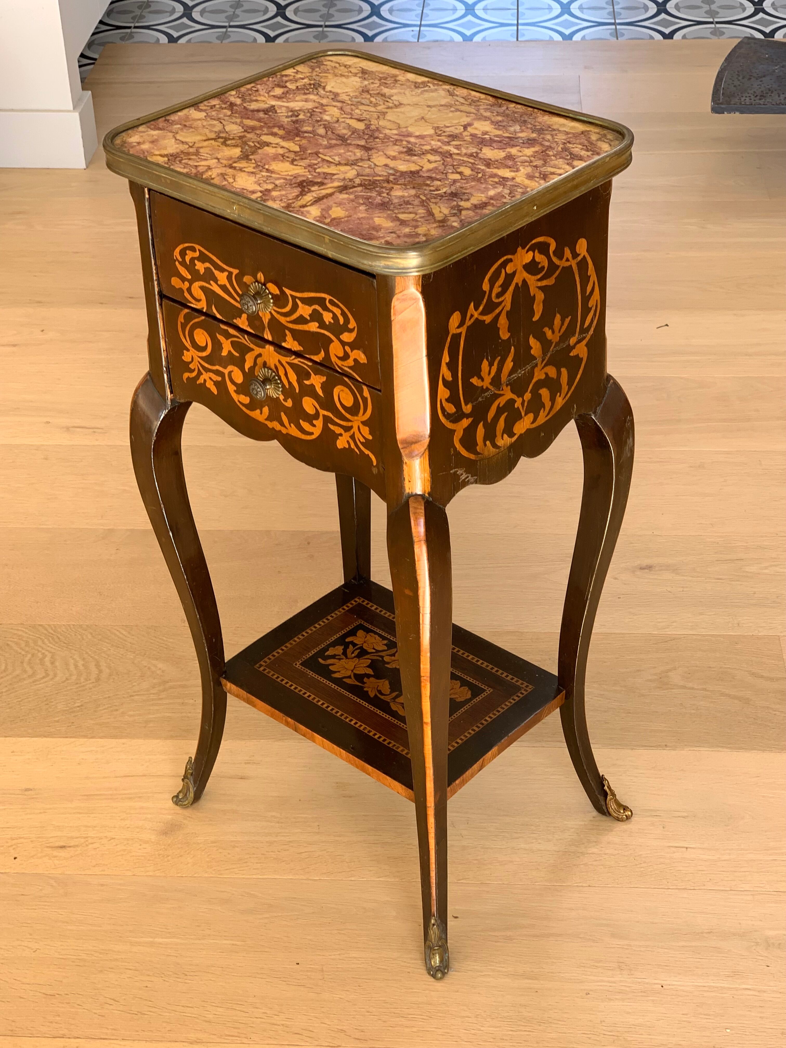 Chevet en marqueterie et marbre 18ème siècle