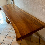 Table en bois de suar