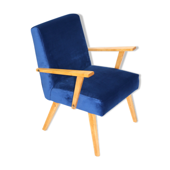 Fauteuil en velours bleu des années 1970