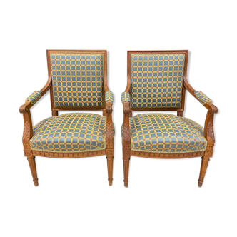 Paire de fauteuils de style louis xvi