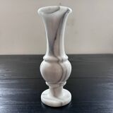 Vase en marbre blanc