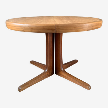 Table scandinave ronde vintage à pied central étoile extensible, éditée par baumann