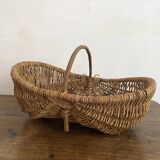 Small basket in woven wicker and hazelnut