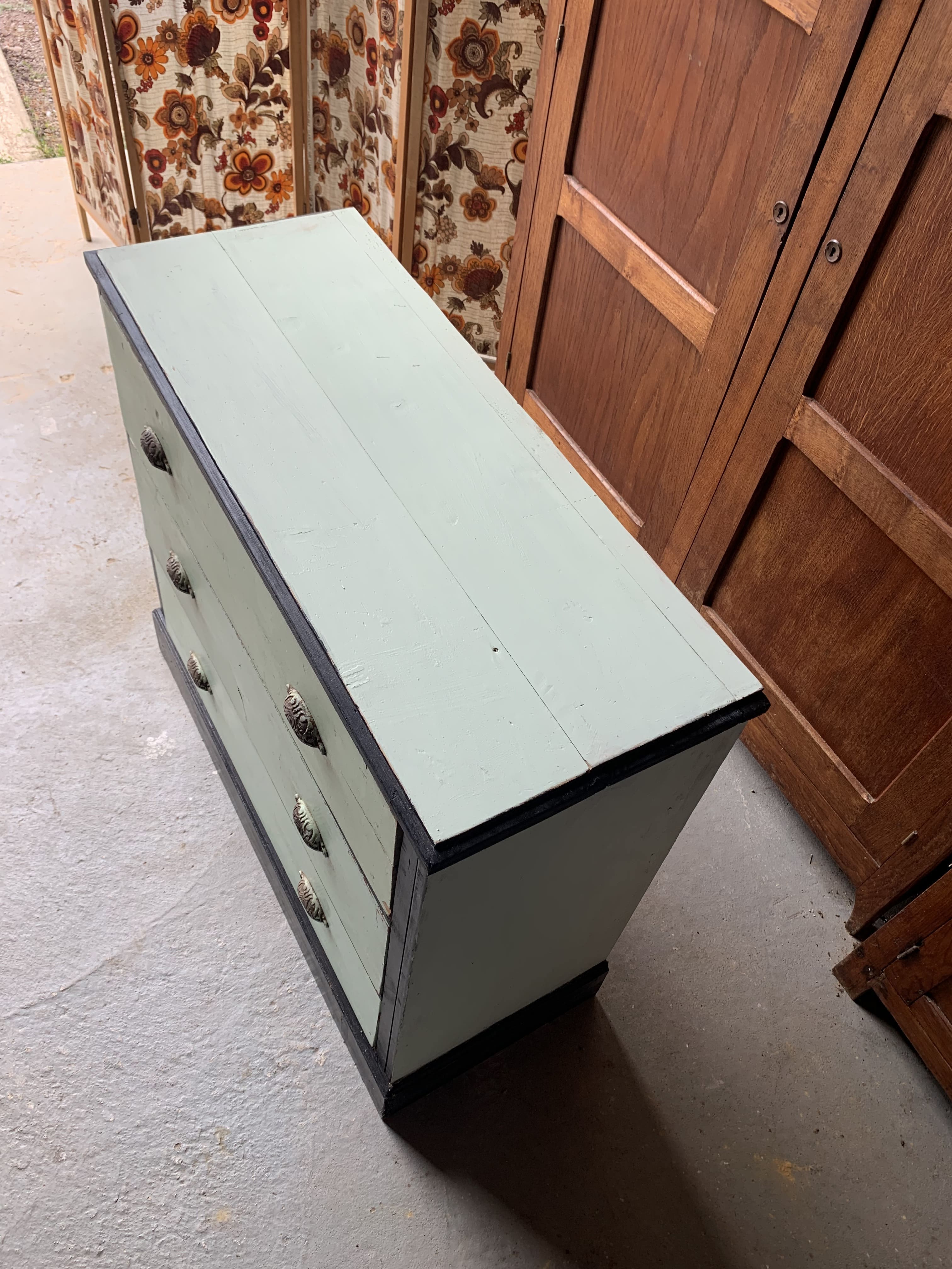 Green chest of drawers 3 drawers