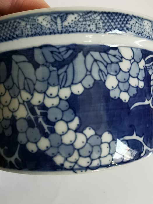 Ancient white blue Chinese ceramic pot