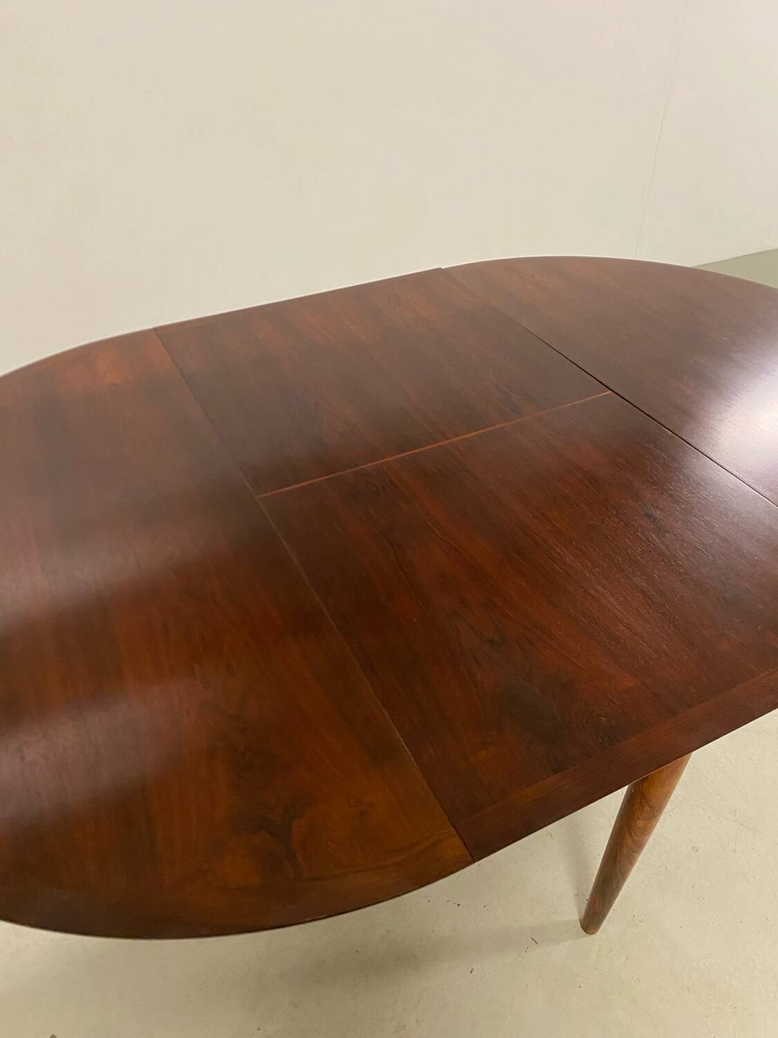 Table à manger ronde en palissandre extensible des années 1960 MidCentury