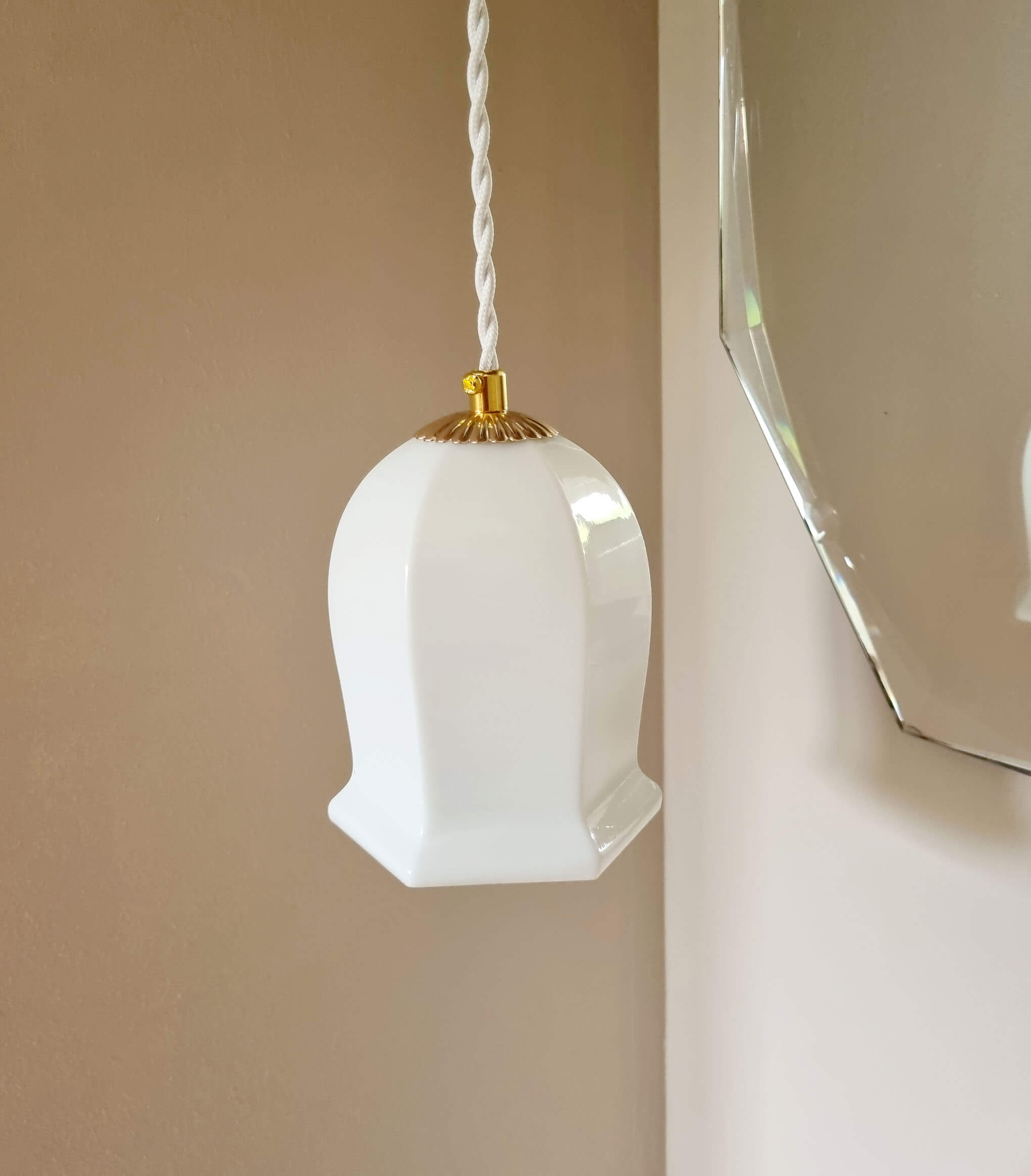 Lampe Baladeuse en opaline art déco