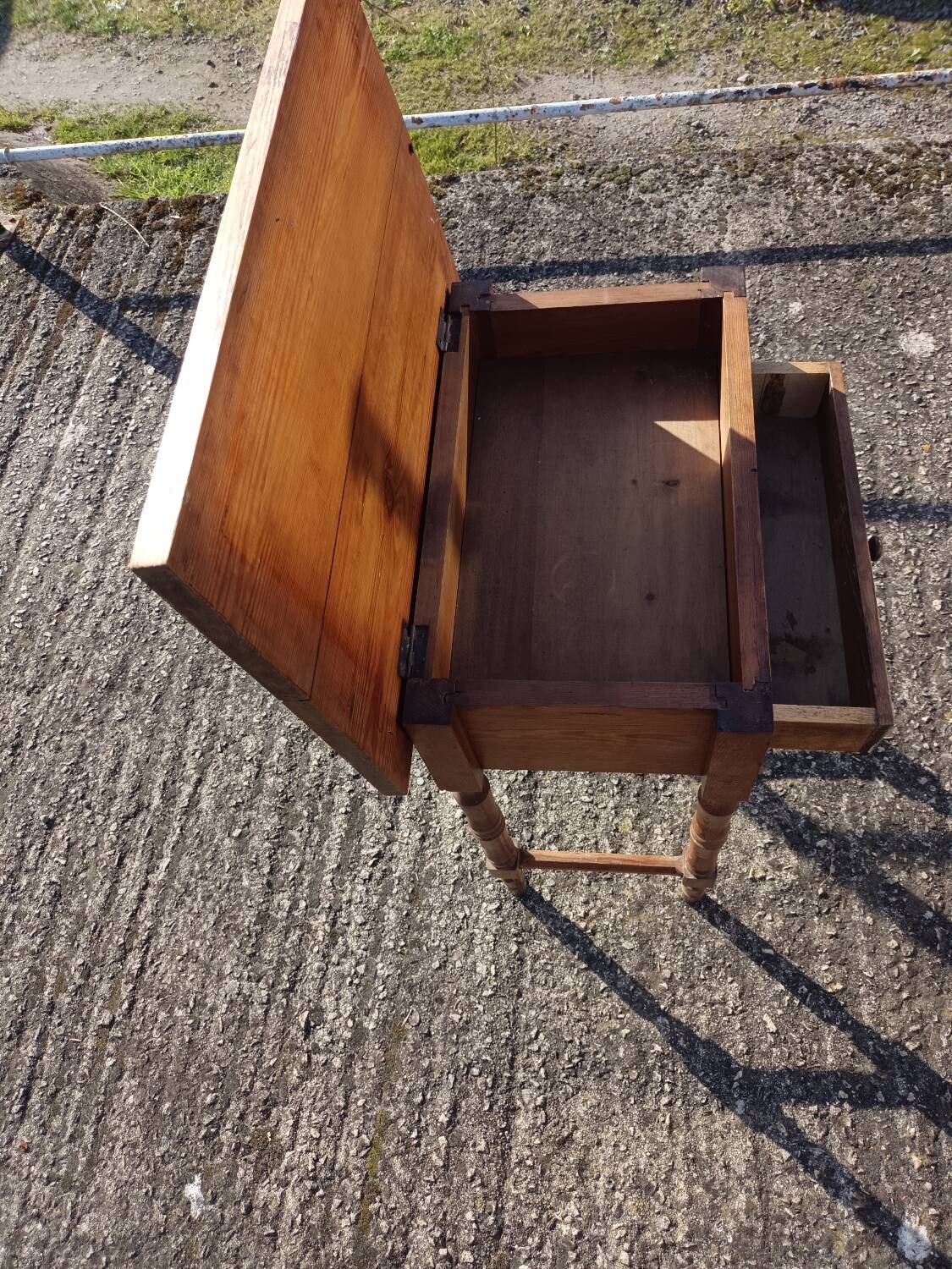 Petite table à abattant