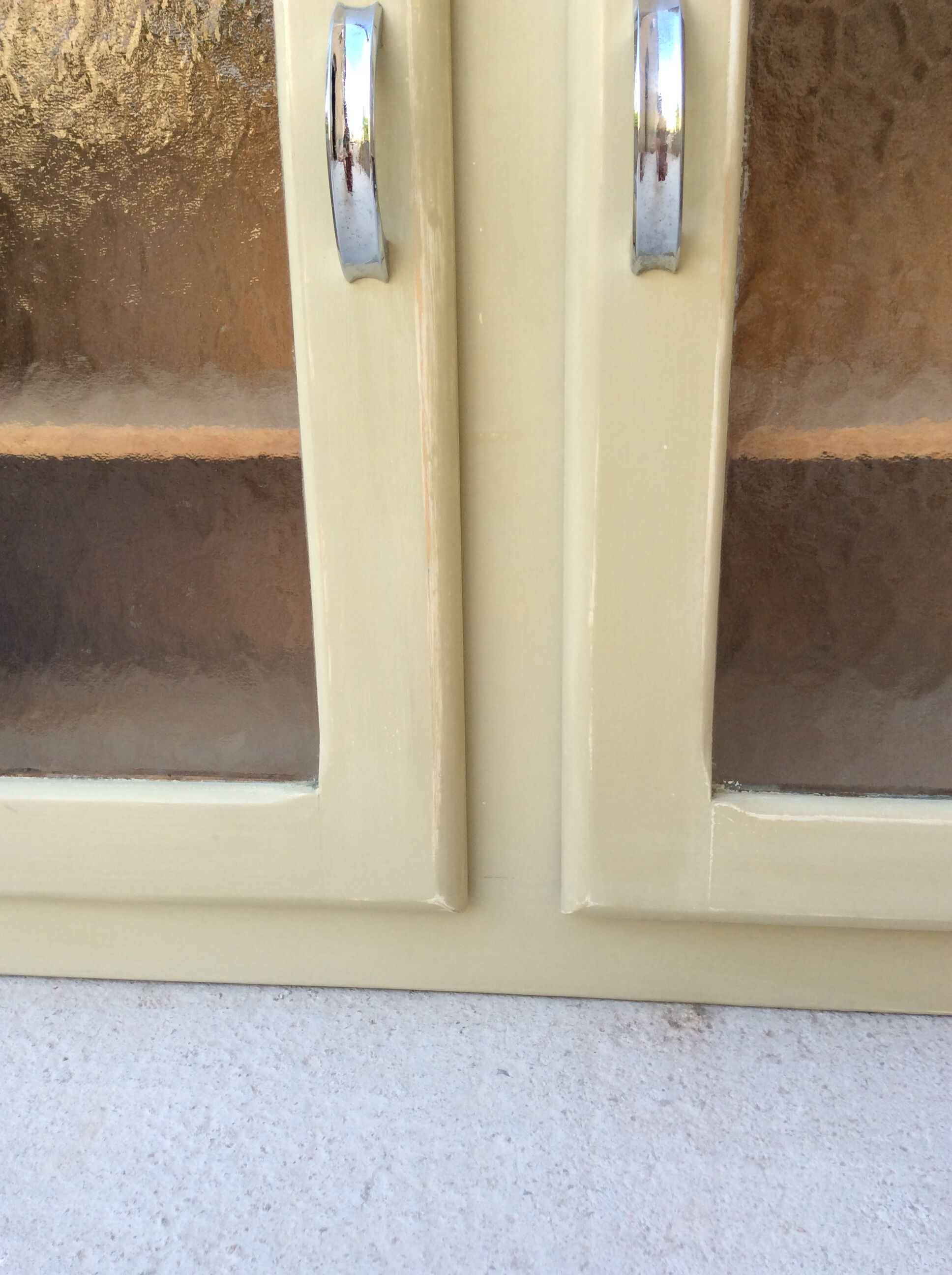 Top buffet glass doors 50s patinated almond green