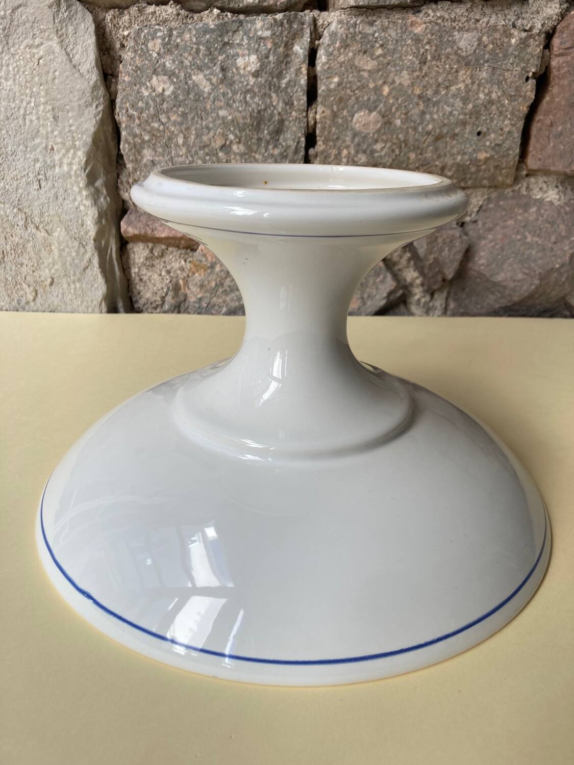 Fleur-de-lis earthenware fruit bowl signed Henriot