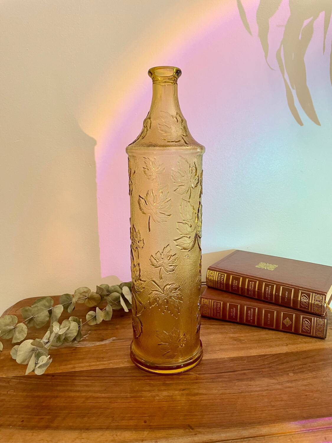 Large leaf pattern bottle