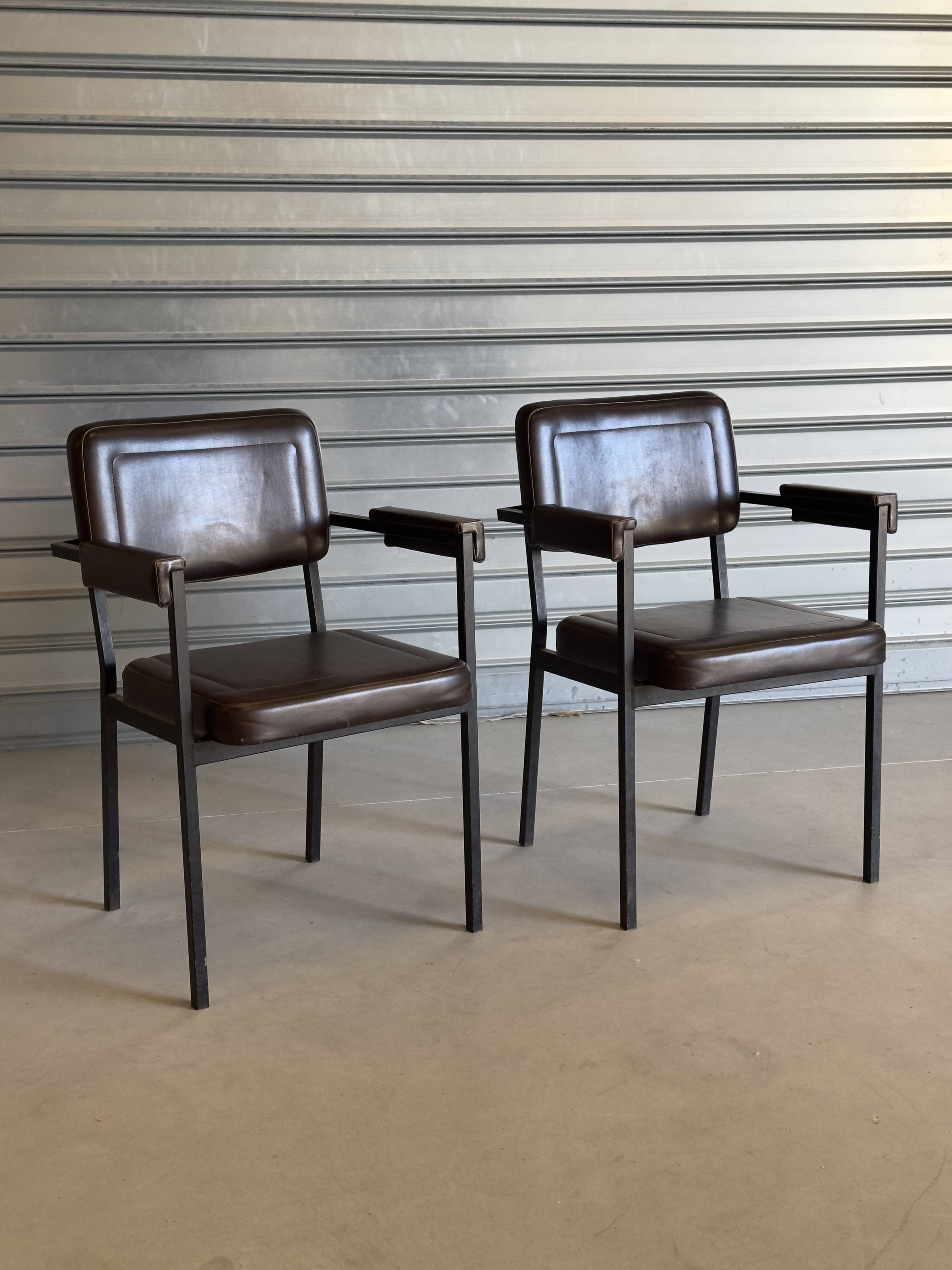 Paire de fauteuils de réunion vintage marron chocolat