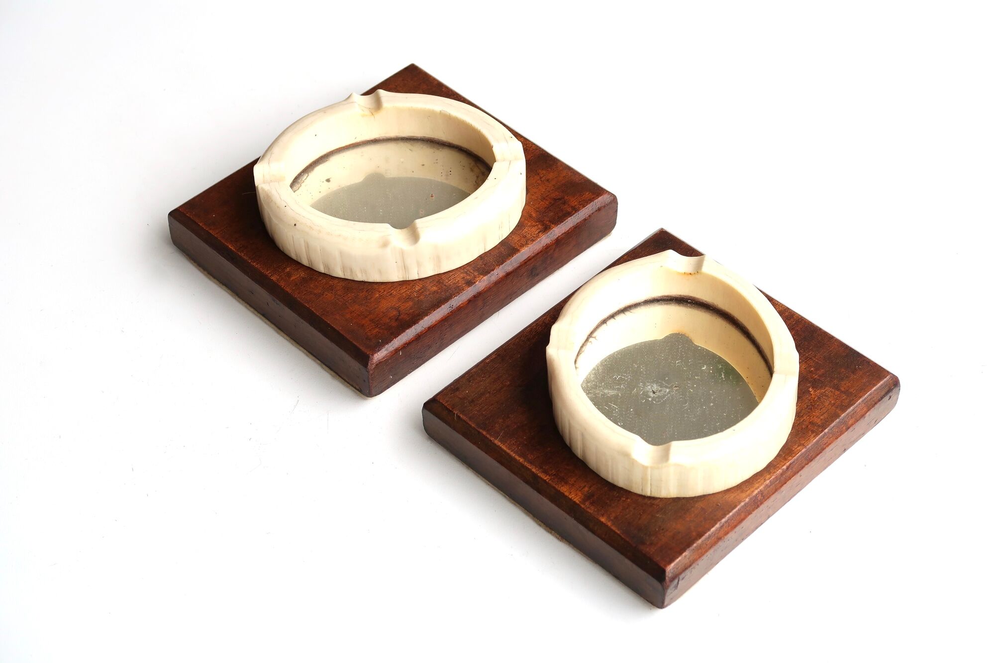 Pair of wooden and bakelite ashtrays with mirrored backs from the 1930s