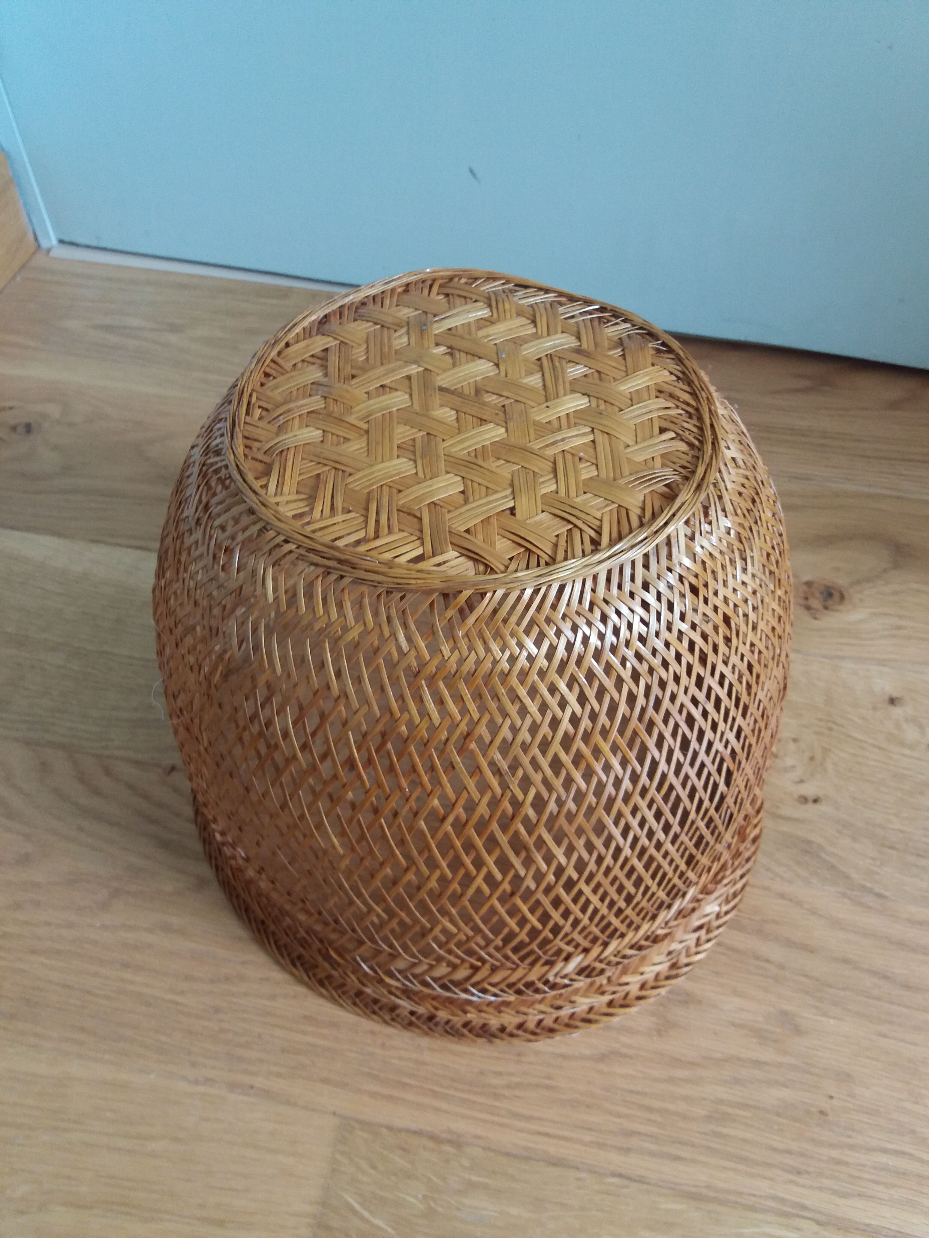 Basket basket in woven rattan wicker