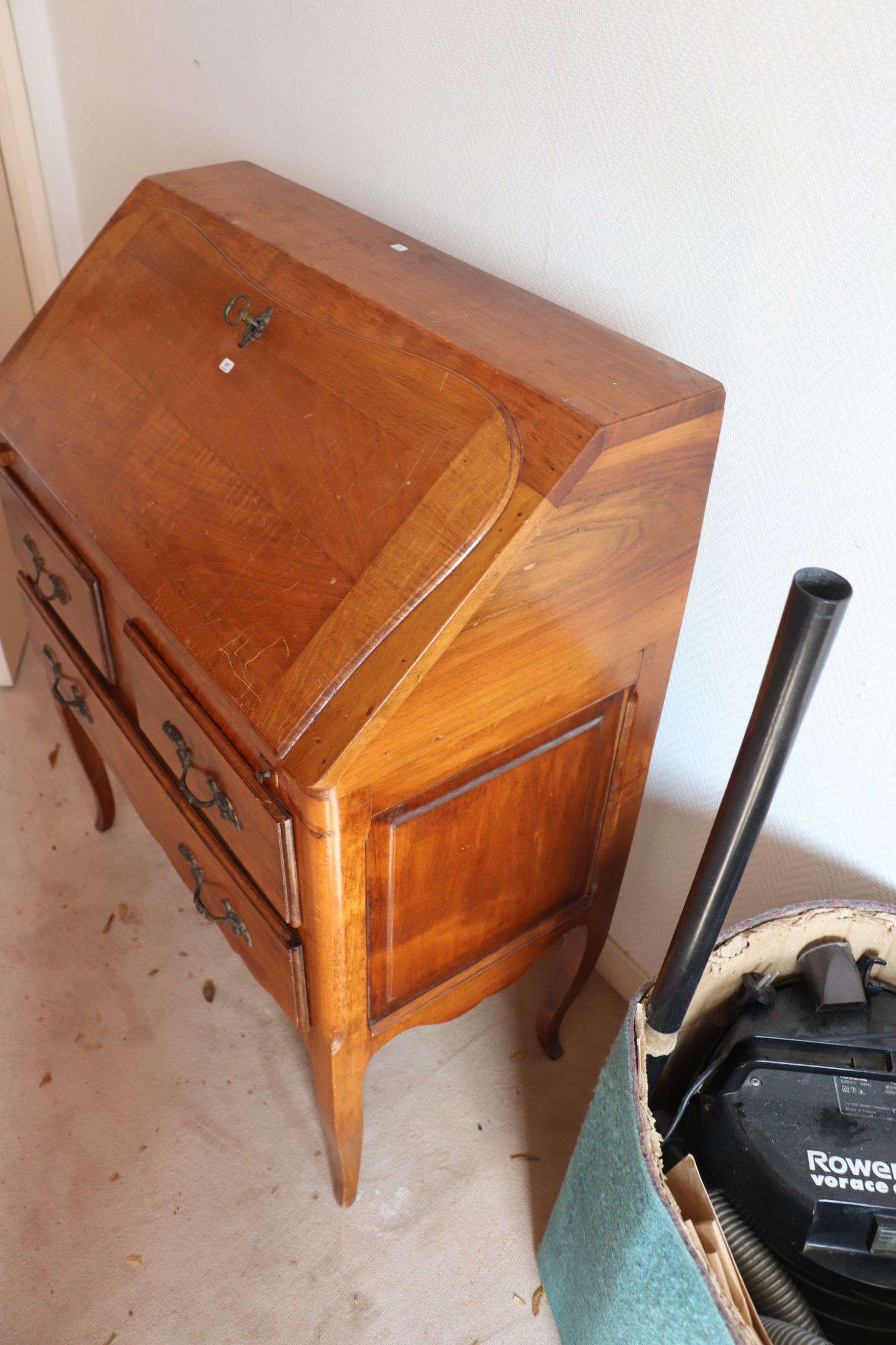 Louis xv slope office (style)