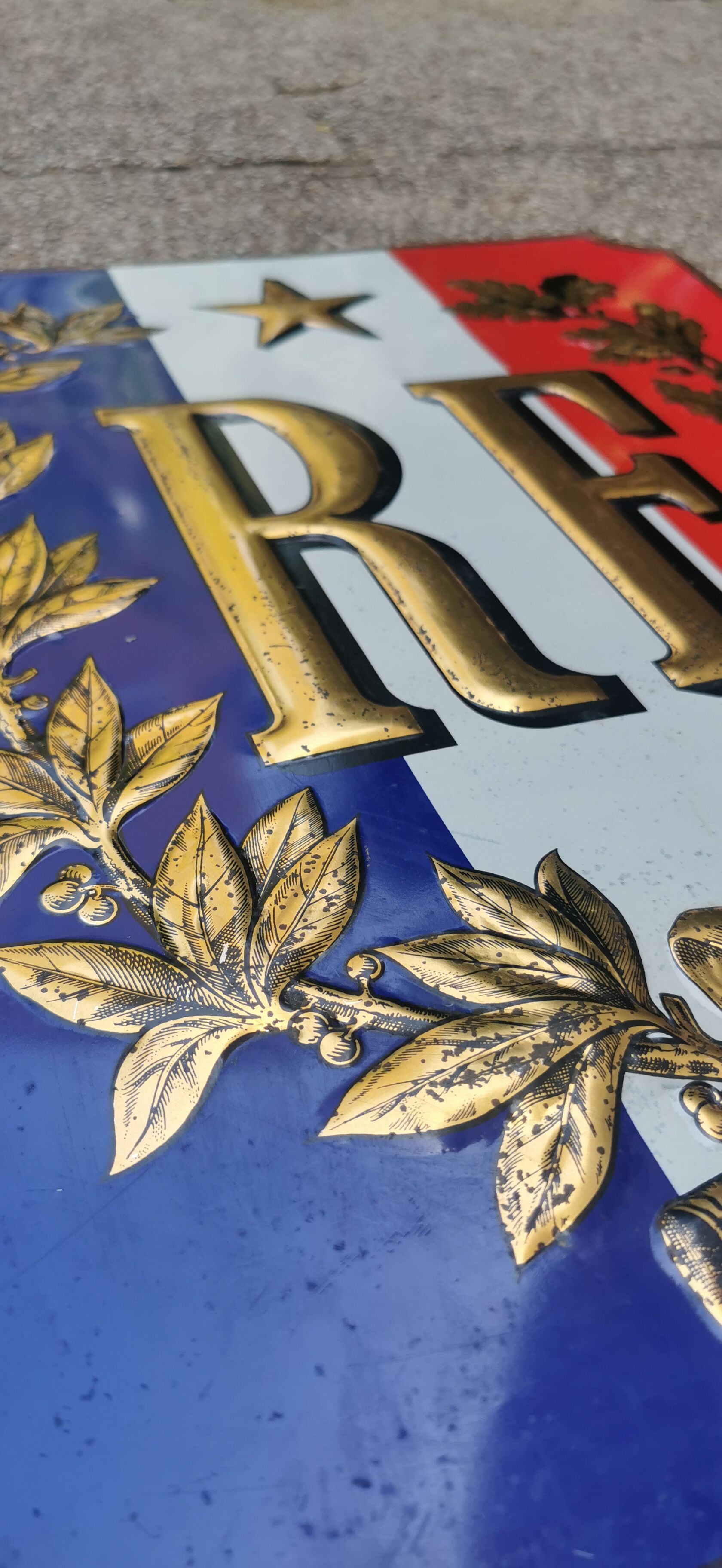 Sheet metal plate carries the flag of the French Republic