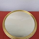 Round mirror in gold metal