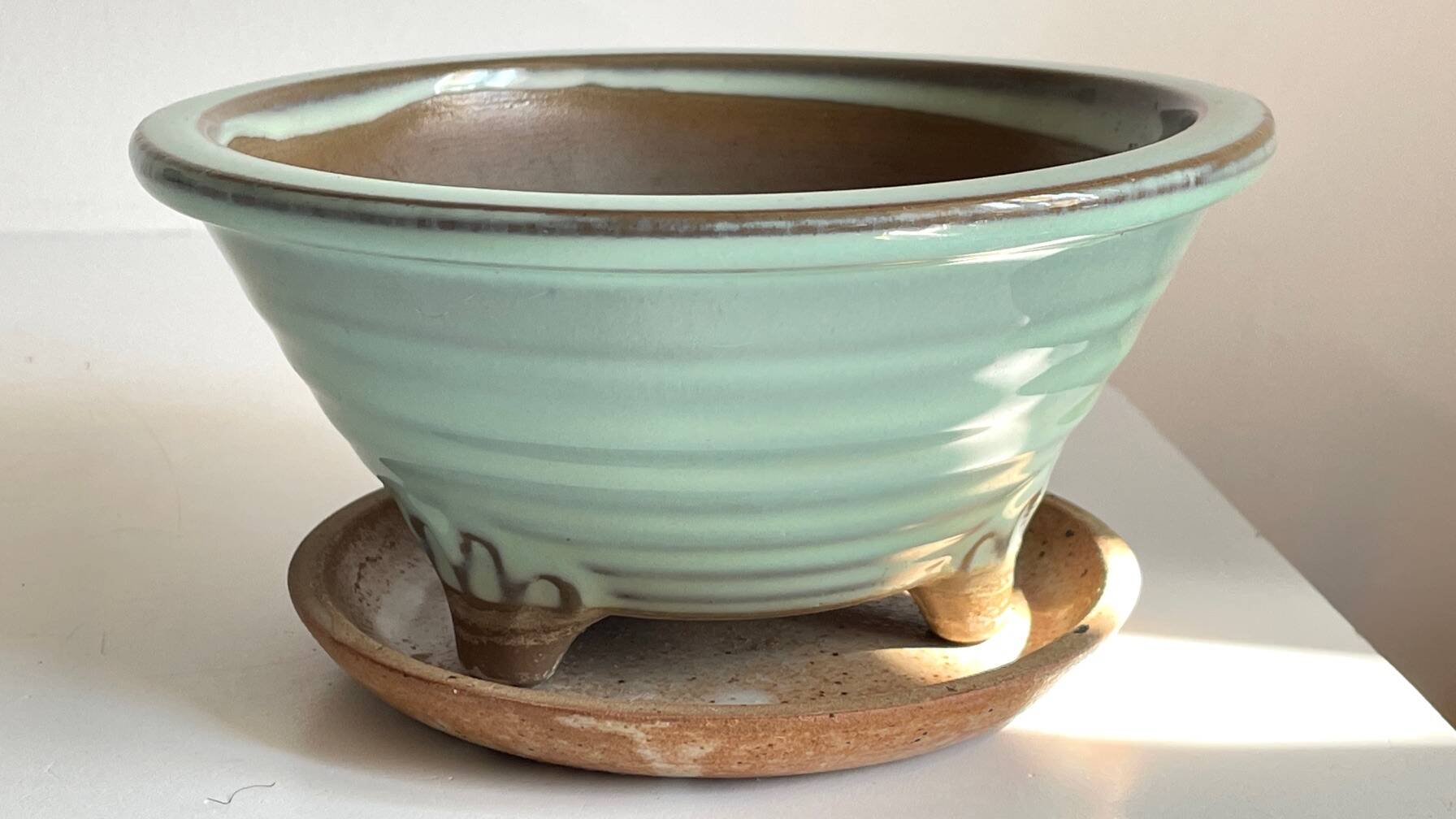 Pot tripode et soucoupe céramique vintage