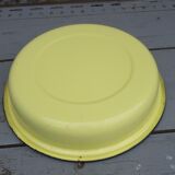 Flat basin in enamelled tole