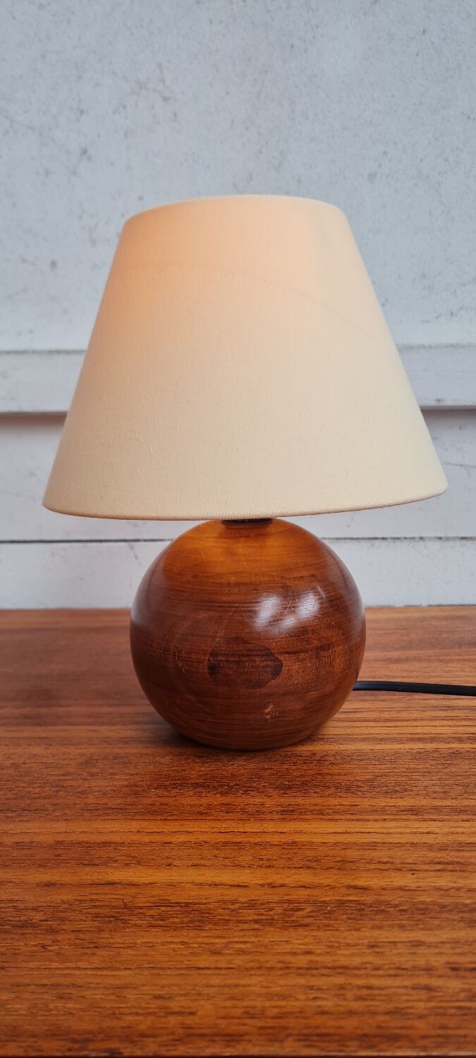 Walnut ball lamp