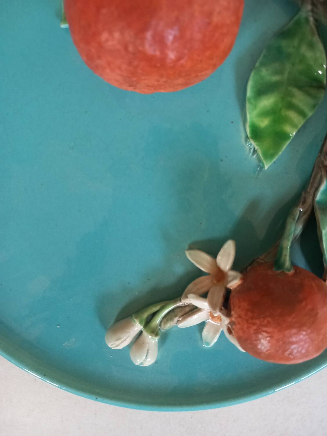 Perret Gentil trompe l'oeil barbotine plate