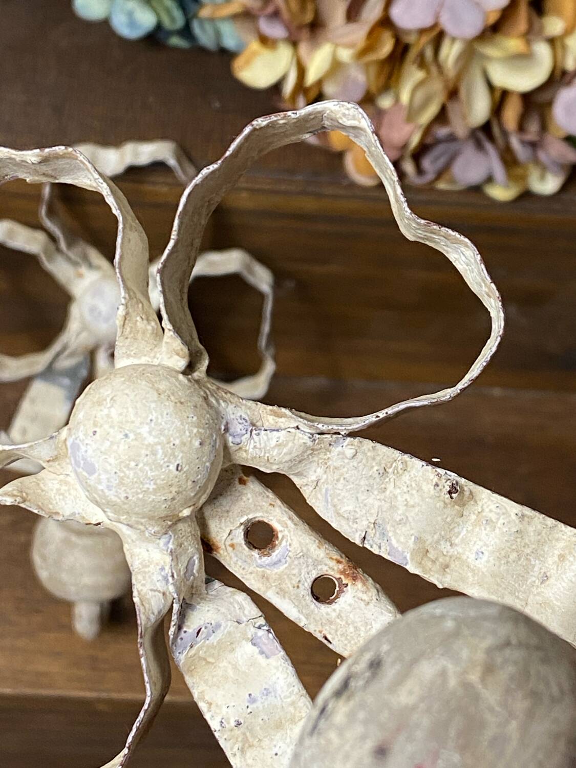 Metal and wood bow and ribbon hooks