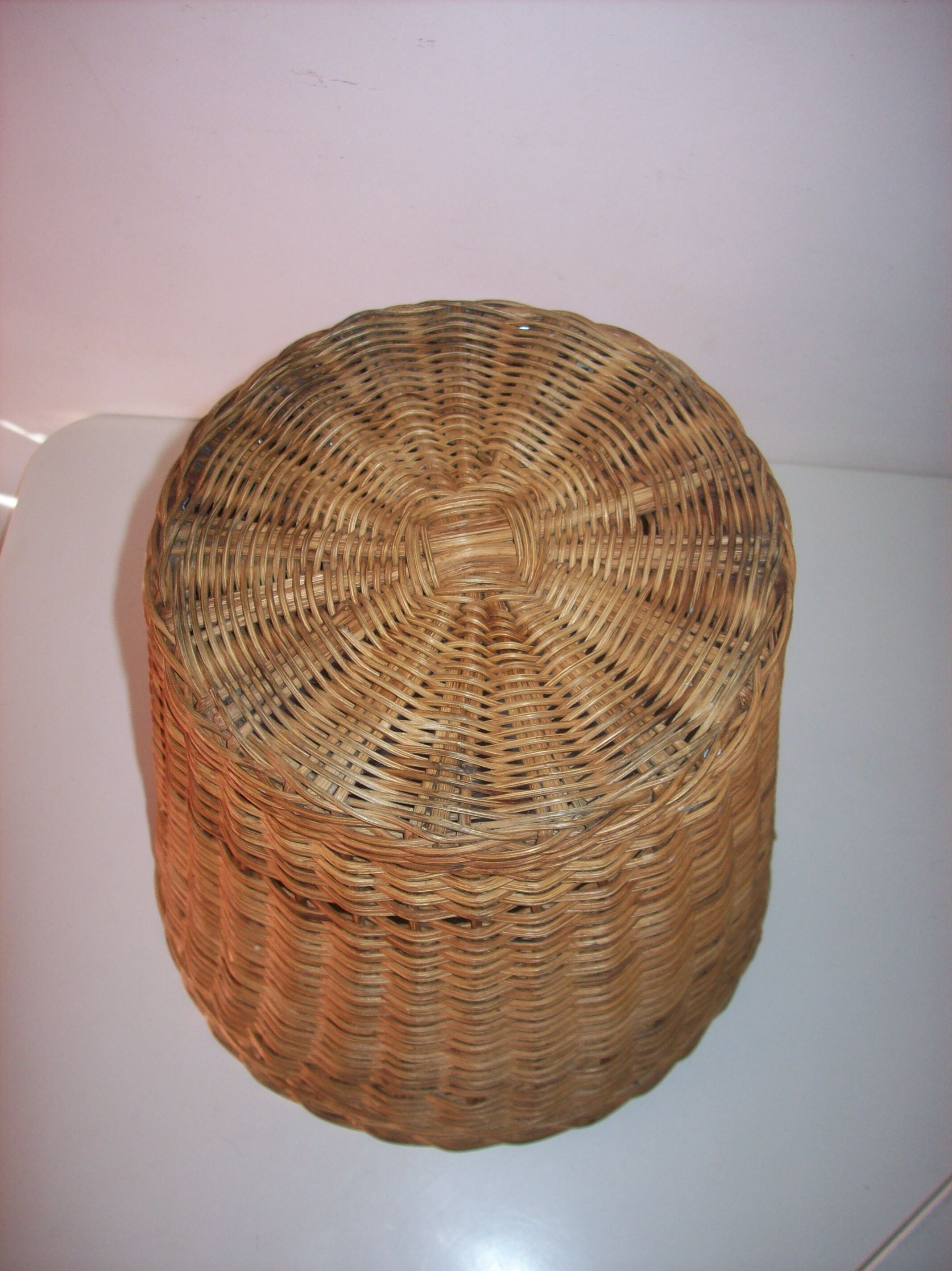 Wicker paper basket