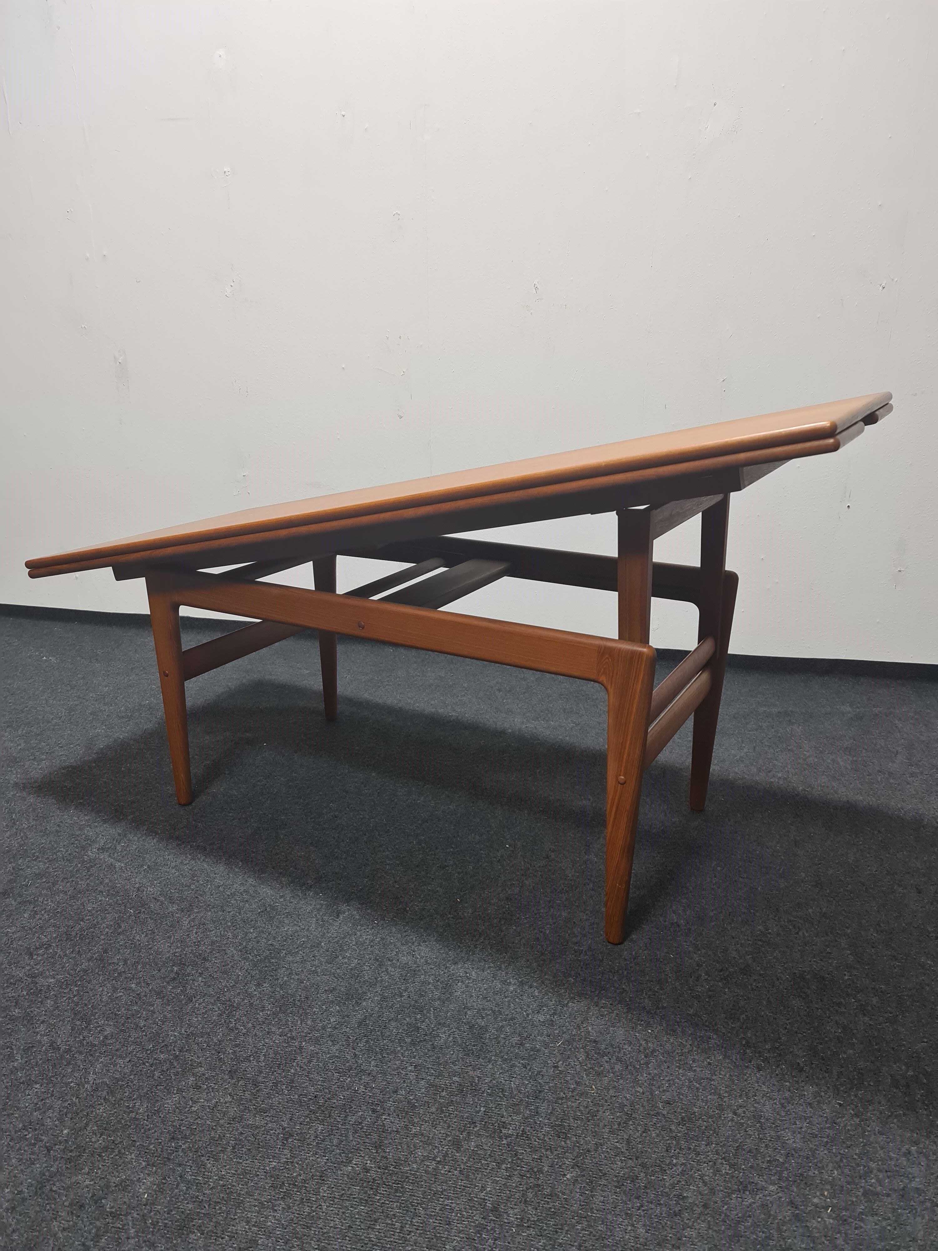 Danish adjustable teak coffee table, Kai Kristiansen
