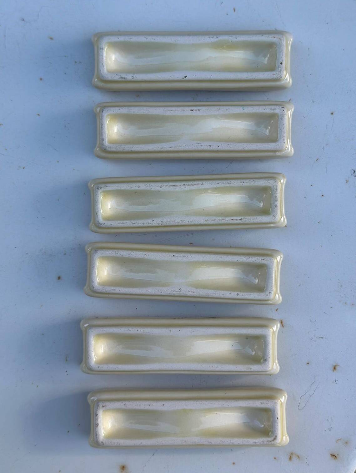 Vintage Cream and O Ceramic Knife Rest