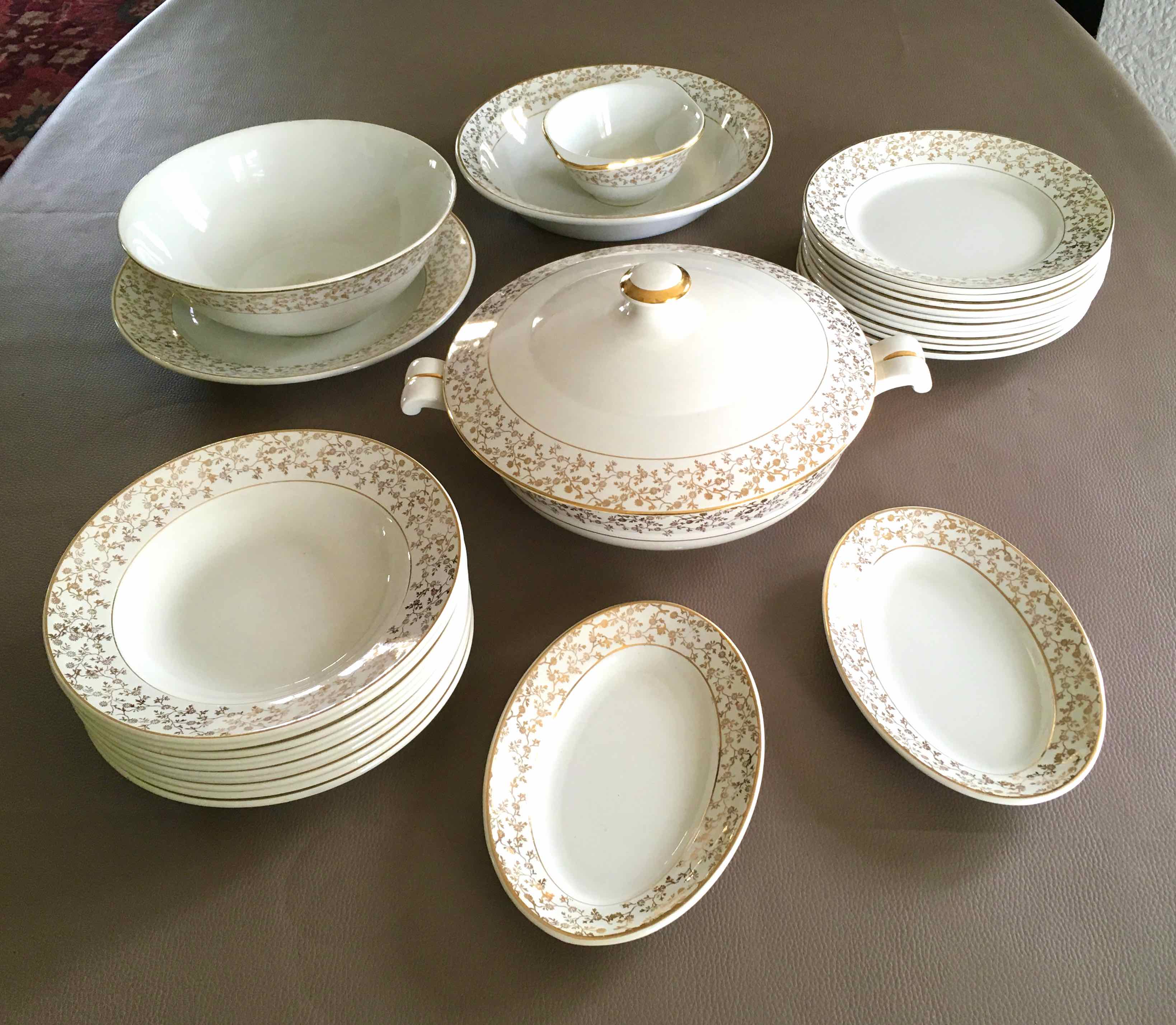 Porcelain plate service x 10 people