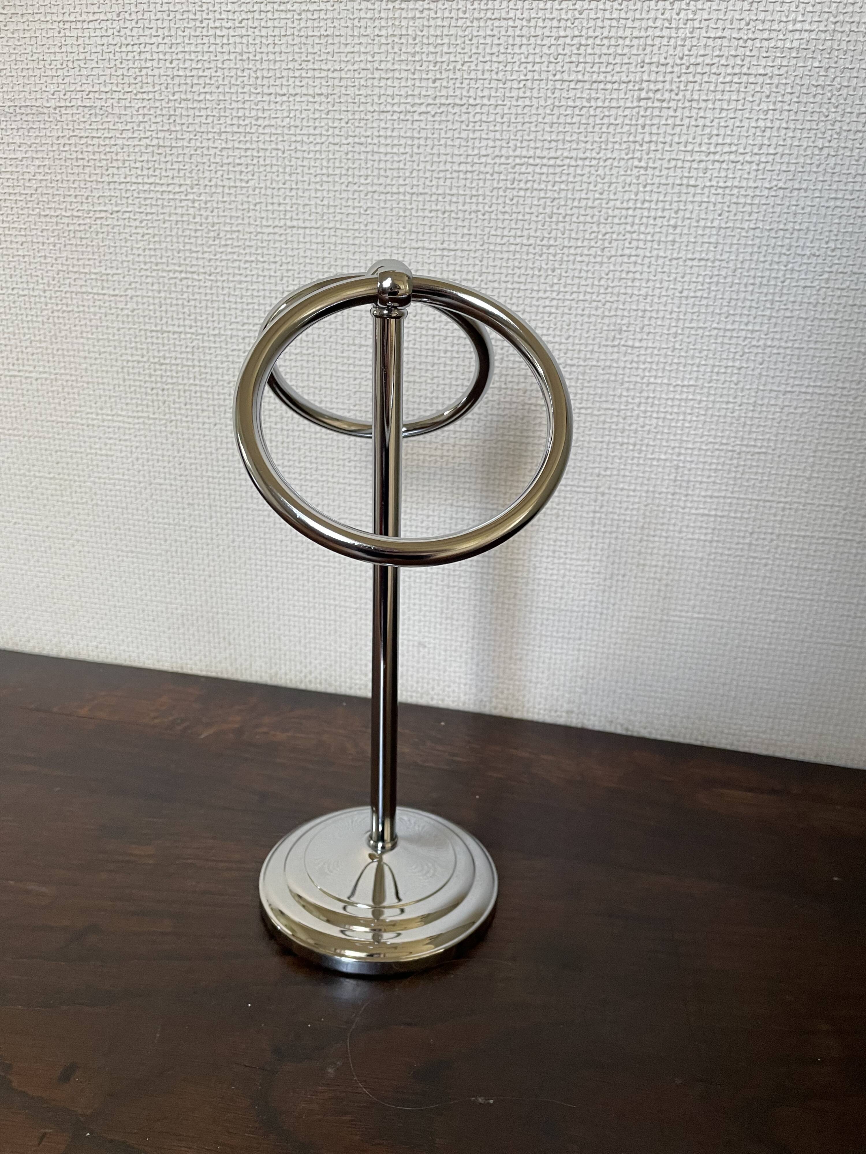 Chrome countertop towel rack