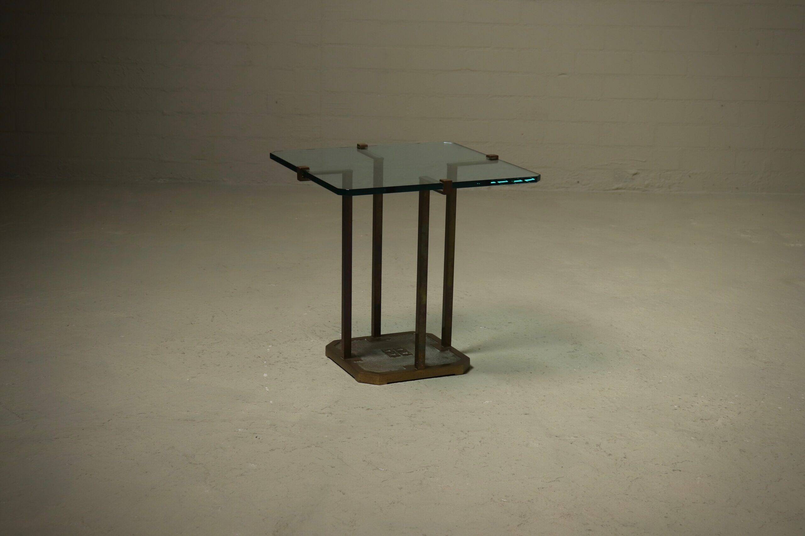 Table d'appoint modèle T18 par Peter Ghyczy années 1970
