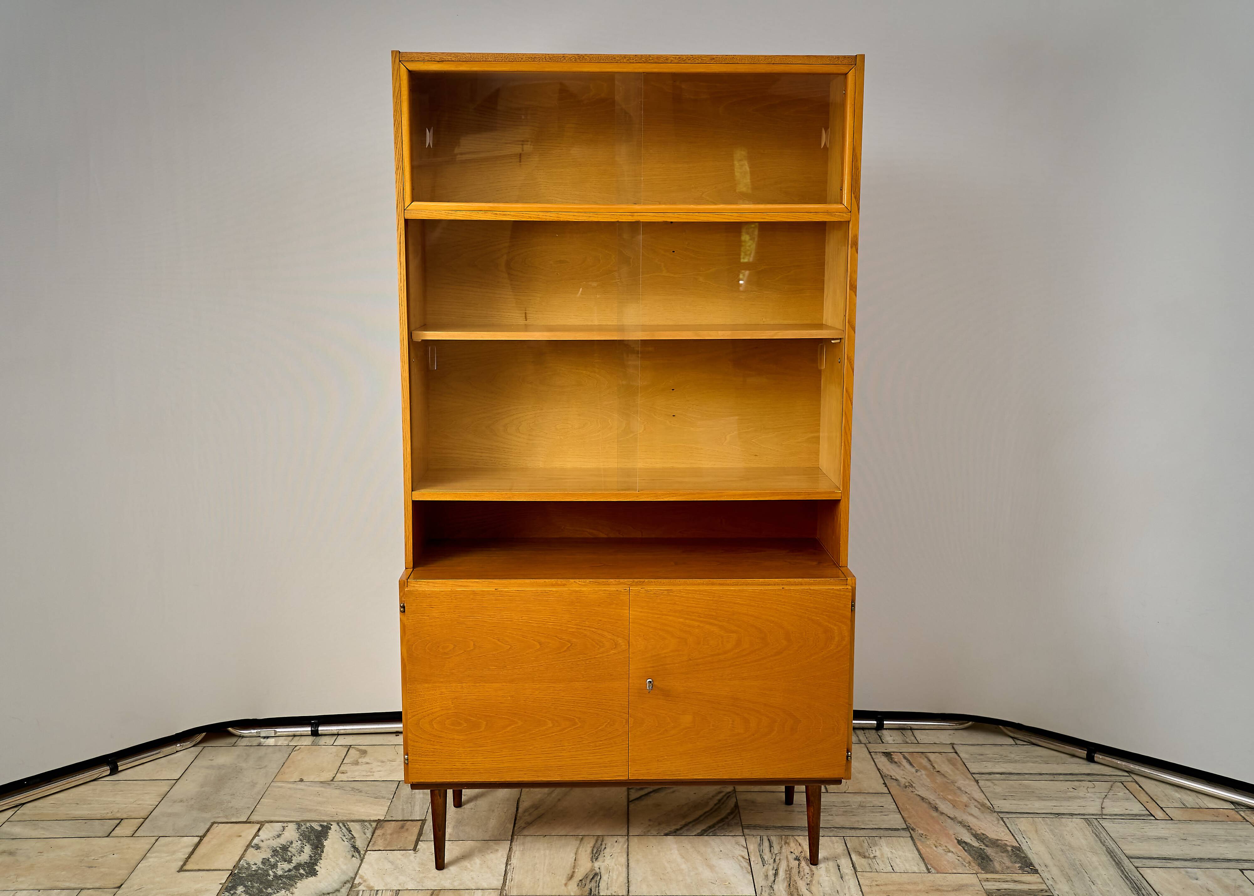 Bibliothèque du milieu du siècle UP-ZAVODY, années 1960, Tchécoslovaquie