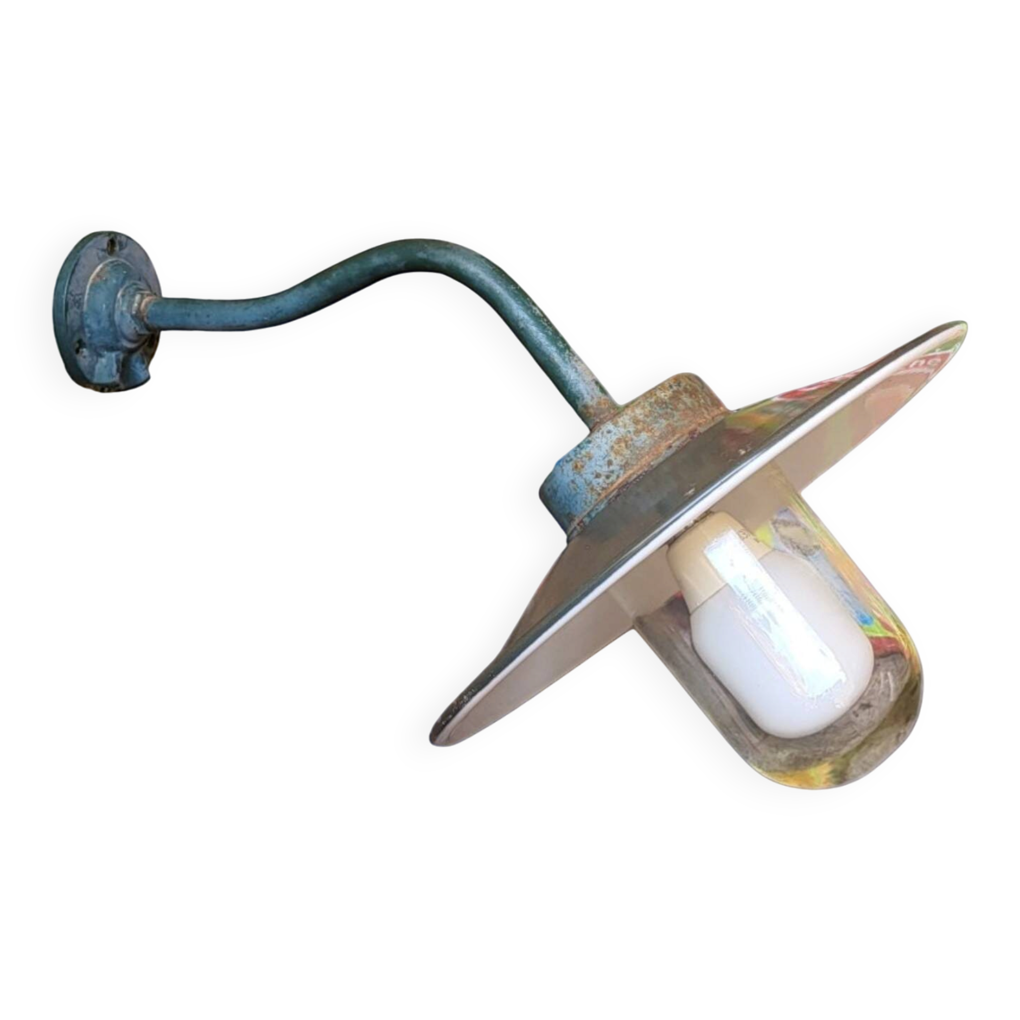 Outdoor industrial wall light