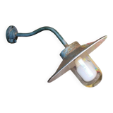 Outdoor industrial wall light