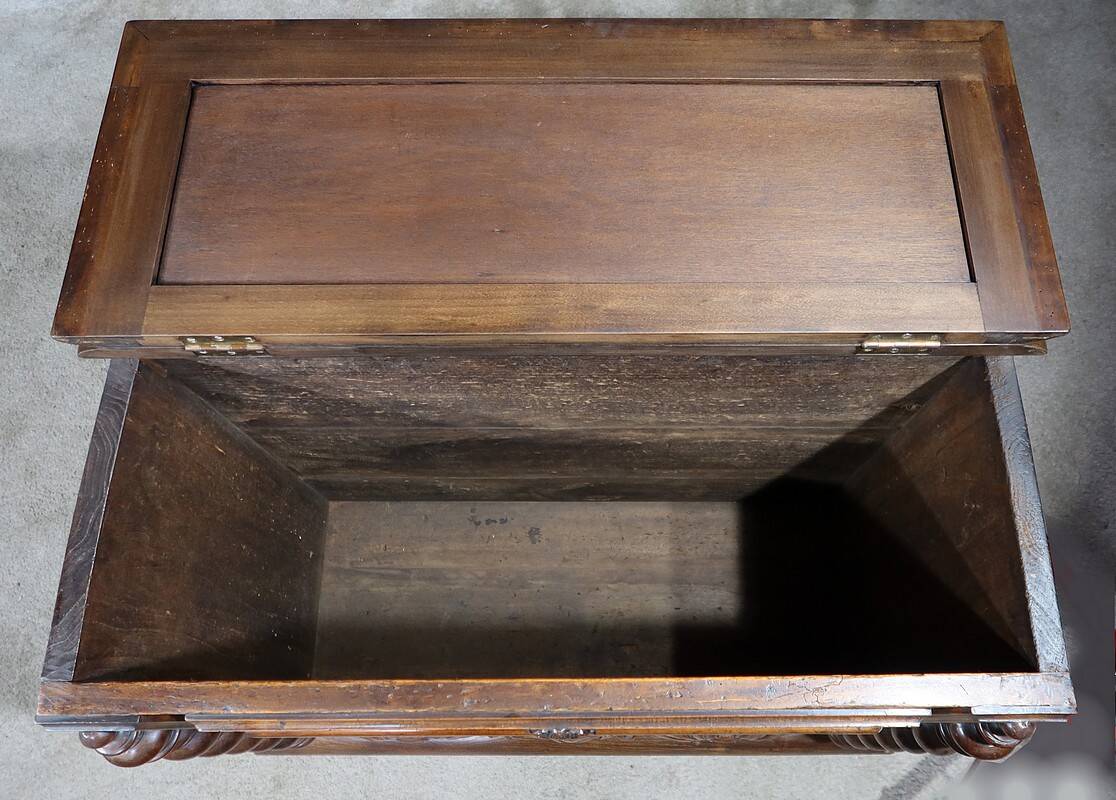 Coffre à linge de palier en hêtre et noyer massif, style louis xiii – fin xixe
