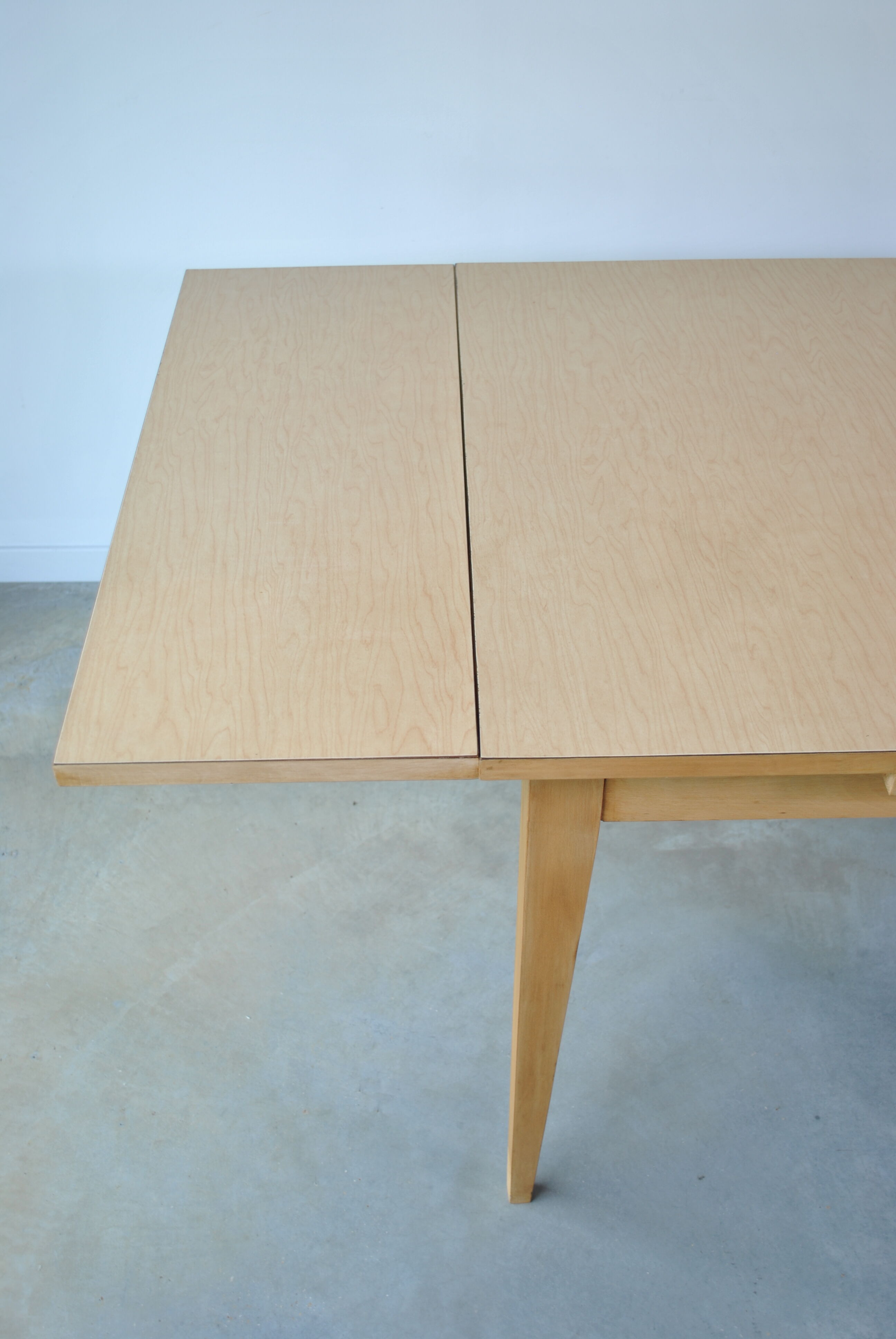 Extensible table 1970